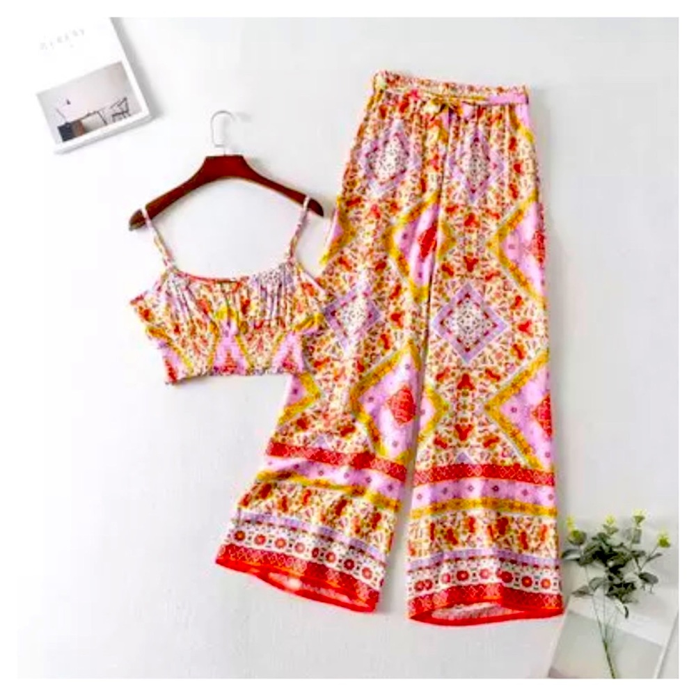 5 🌟 Divina Crop Top Wide Legged 2-Piece in Yel… - Picture 1 of 4